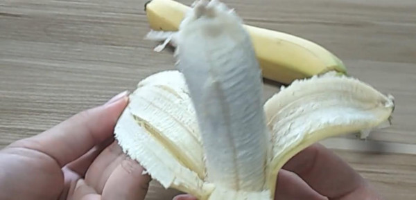 剥香蕉应该从哪边剥才正确？