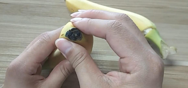 剥香蕉应该从哪边剥才正确？